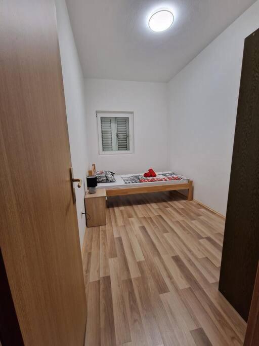 Appartamento Obiteljski Stan Kastel Luksic Kaštela Esterno foto