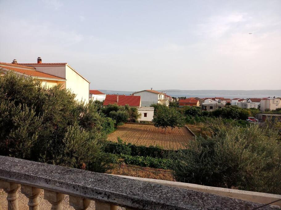 Appartamento Obiteljski Stan Kastel Luksic Kaštela Esterno foto