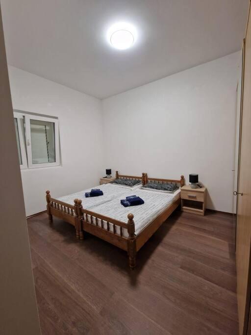 Appartamento Obiteljski Stan Kastel Luksic Kaštela Esterno foto